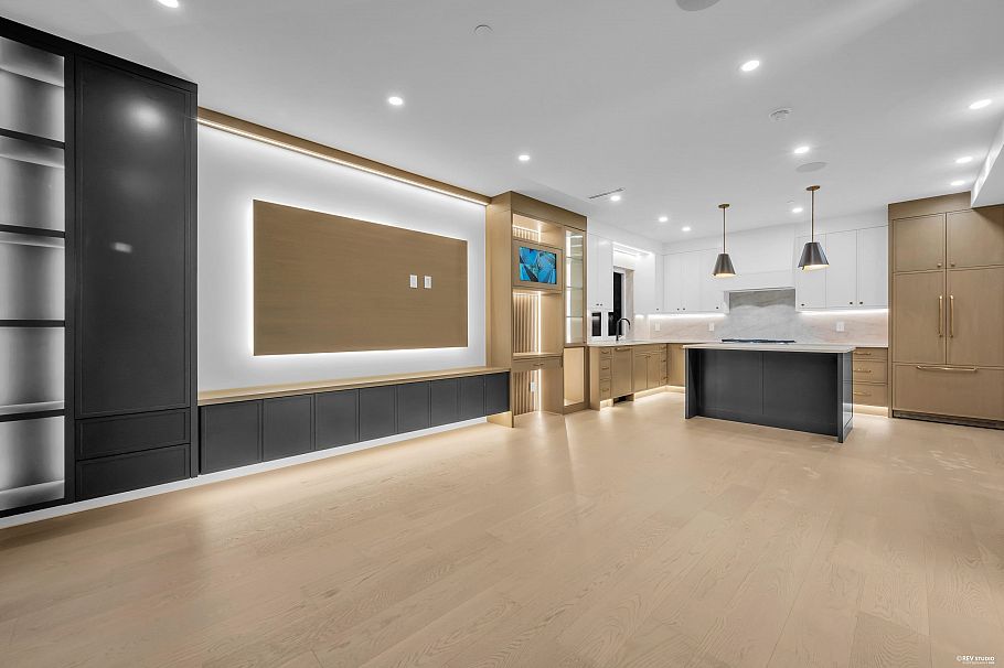 1 5150 Spencer Street Vancouver, BC - 9