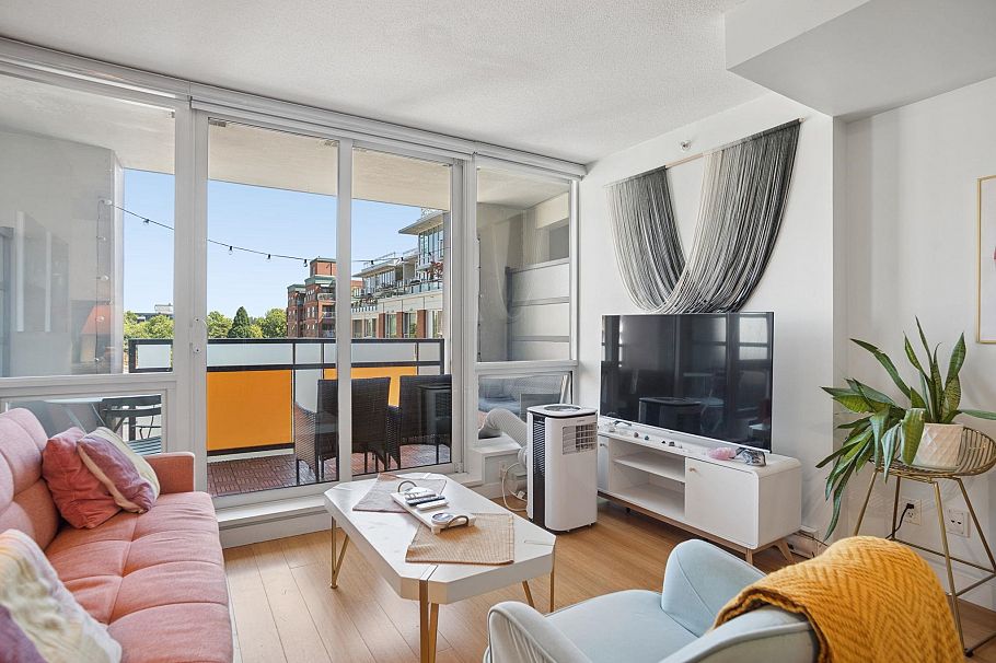 709 718 Main Street Vancouver, BC - 2