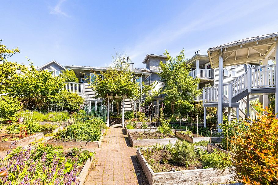 303 1528 Bowser Avenue North Vancouver, BC - 23