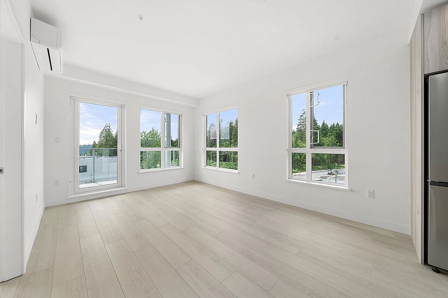 404 3594 Malsum Drive North Vancouver, BC - 3