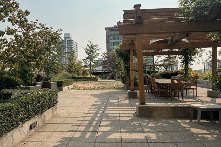 321 135 E 17th Street North Vancouver, BC - 15