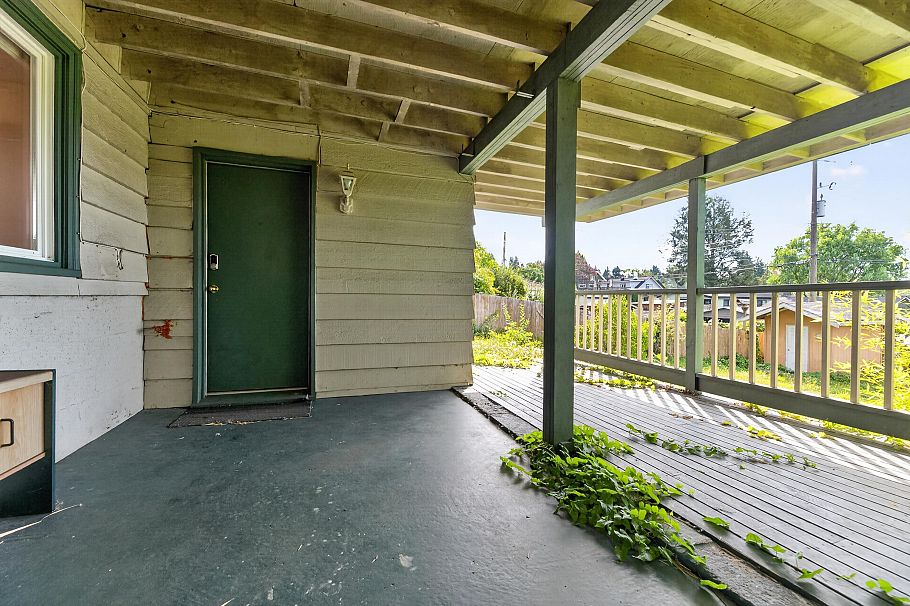 341 W 24th Street North Vancouver, BC - 29