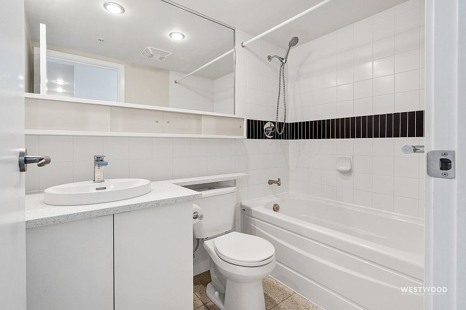 808 939 Expo Boulevard Vancouver, BC - 18