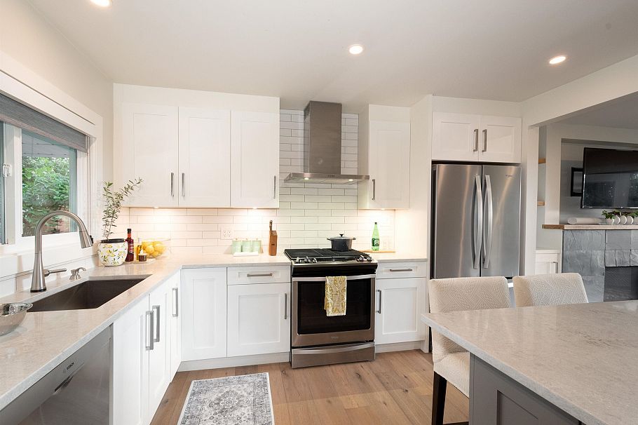 3067 Plymouth Drive North Vancouver, BC - 8