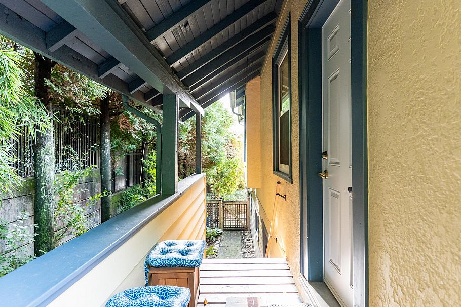 114 W Kings Road North Vancouver, BC - 37