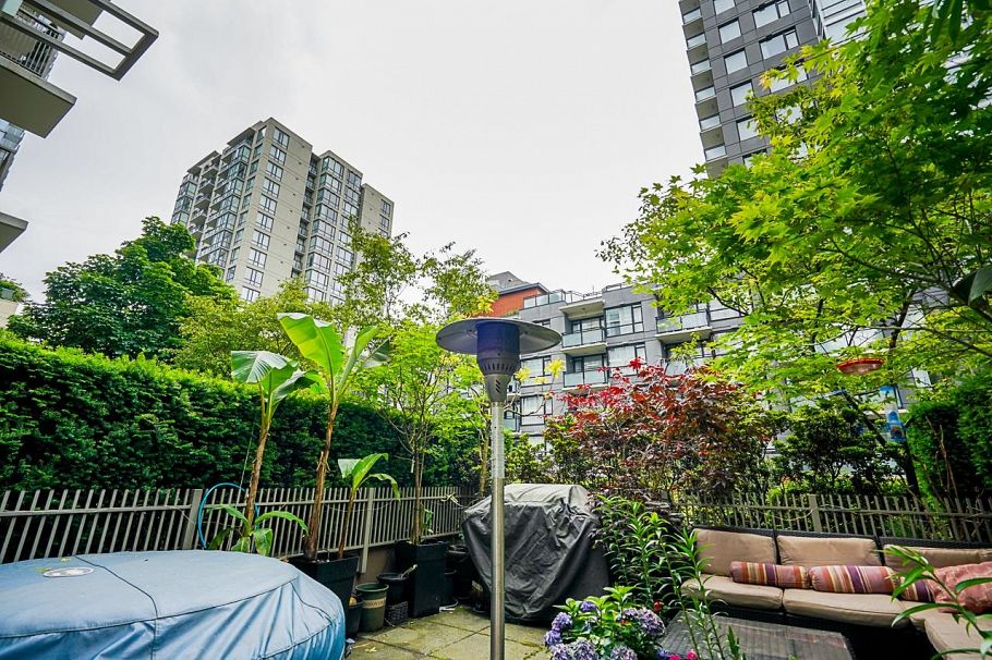 210 1055 Richards Street Vancouver, BC - 27