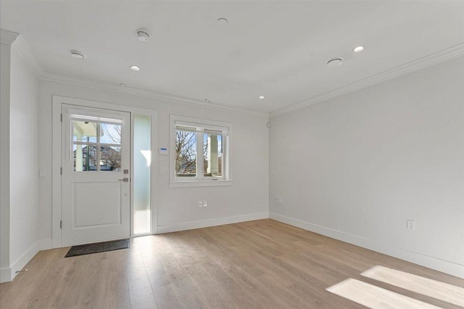 2227 W 16th Avenue Vancouver, BC - 7