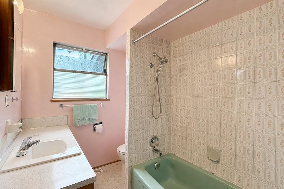 817 W 64th Avenue Vancouver, BC - 22