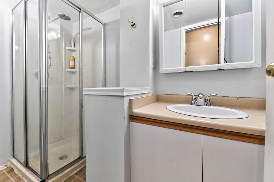 341 W 24th Street North Vancouver, BC - 26