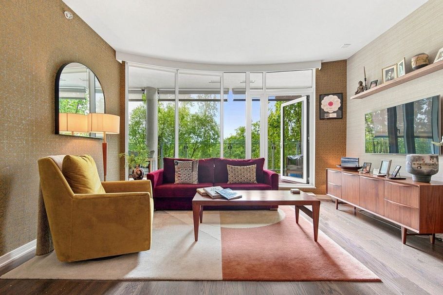 306 1616 Columbia Street Vancouver, BC - 2