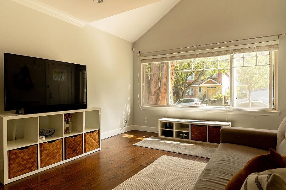 4883 Beatrice Street Vancouver, BC - 3