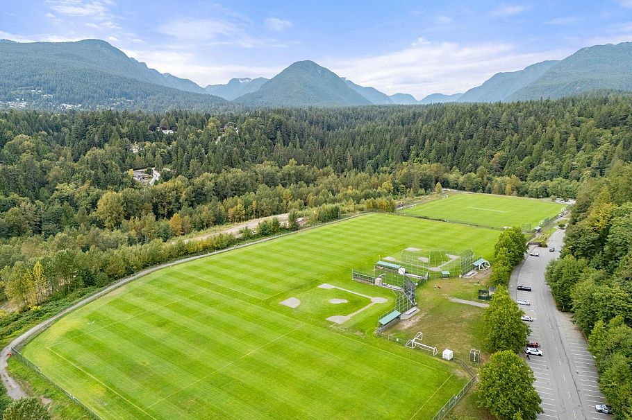 1828 Purcell Way North Vancouver, BC - 39