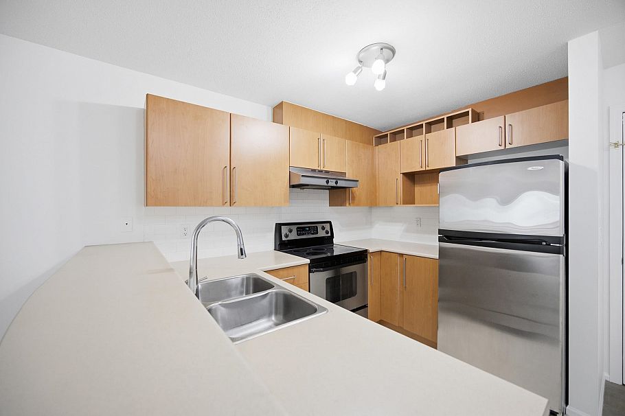 363 1100 E 29th Street North Vancouver, BC - 10