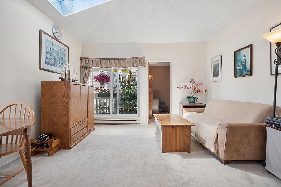 305 1545 E 2nd Avenue Vancouver, BC - 4
