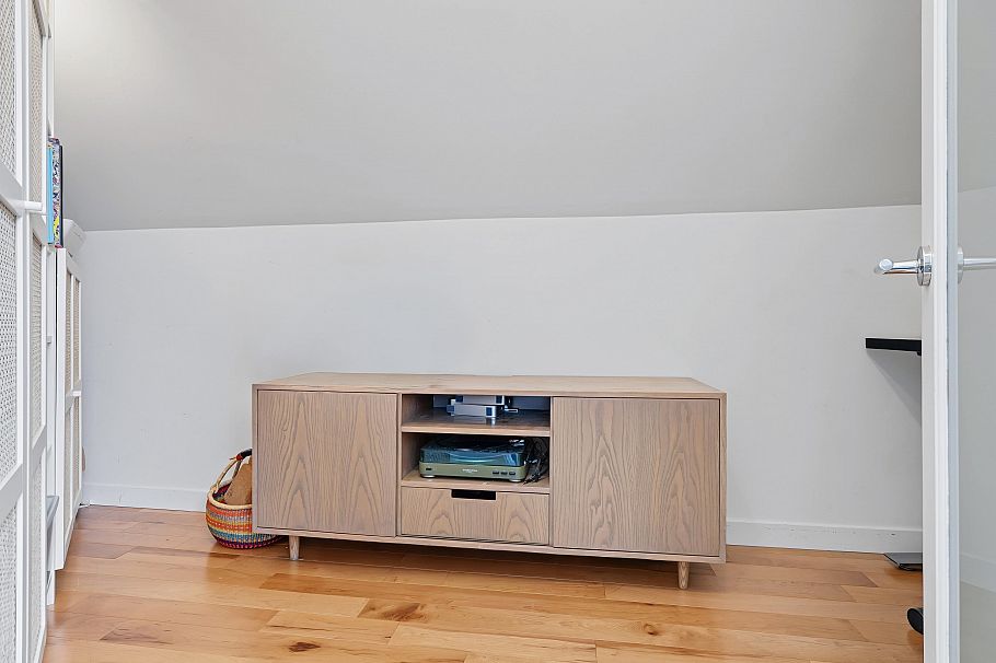 308 1330 Graveley Street Vancouver, BC - 27