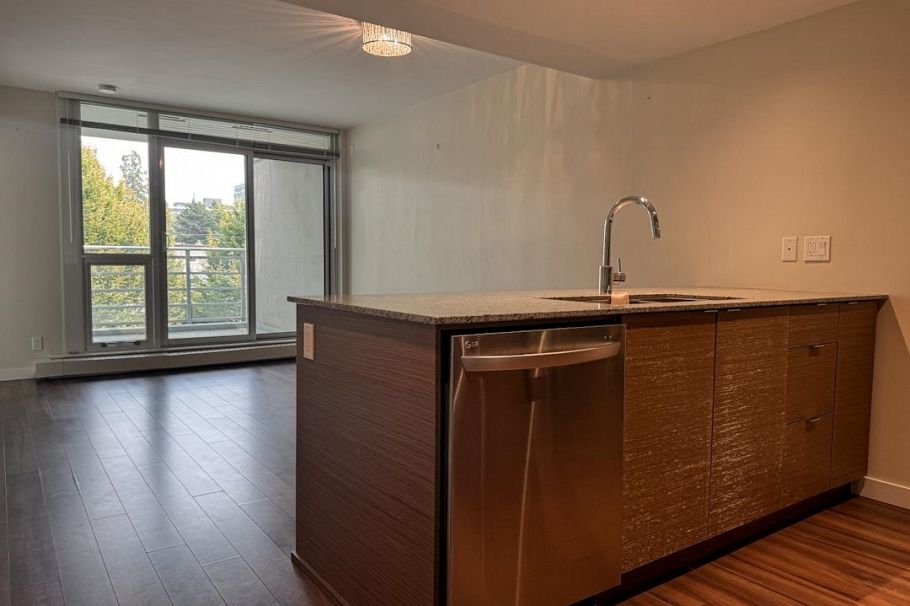 321 135 E 17th Street North Vancouver, BC - 23