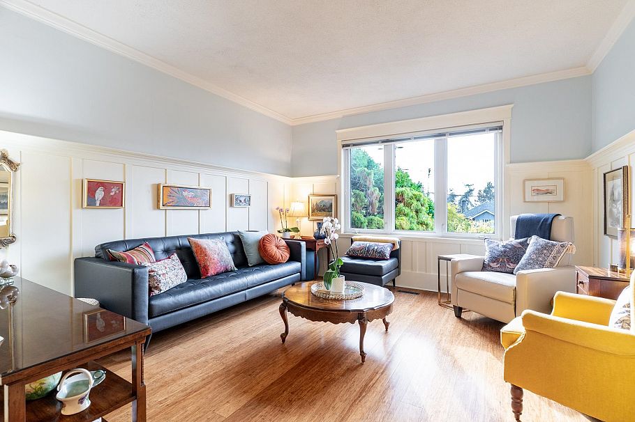 114 W Kings Road North Vancouver, BC - 13