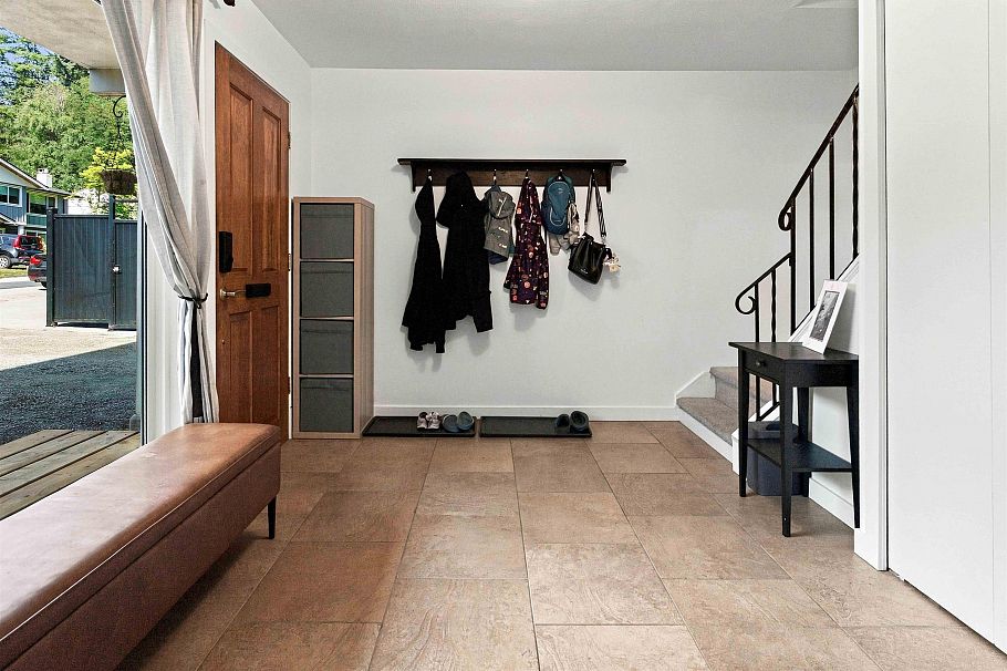 2285 Tompkins Crescent North Vancouver, BC - 3