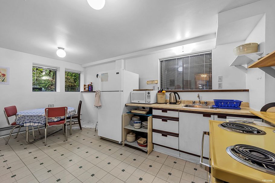 5540 Alma Street Vancouver, BC - 15