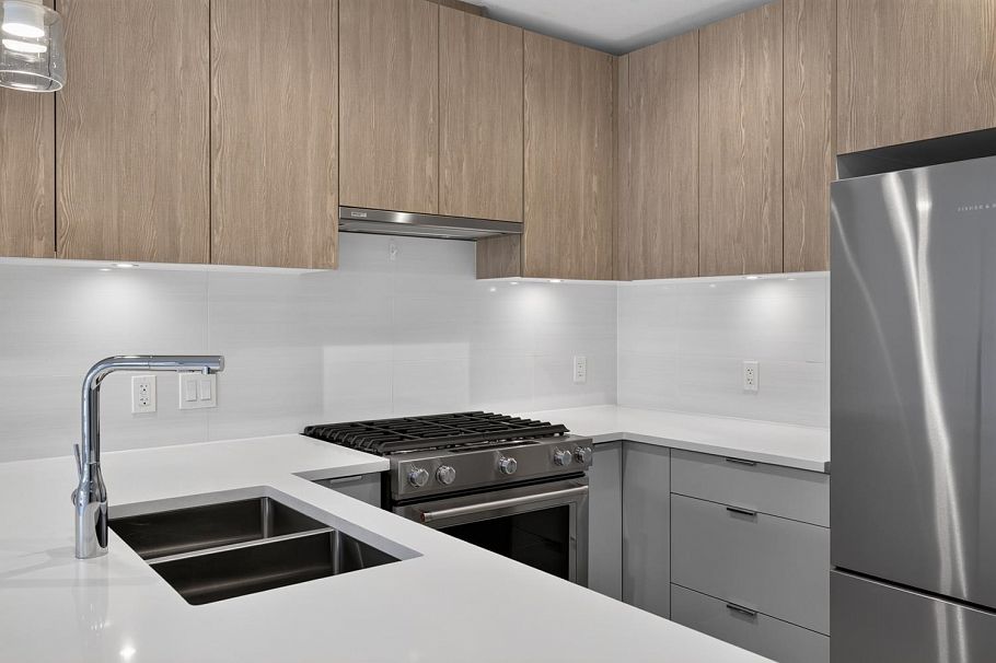 210 108 E 8th Street North Vancouver, BC - 3