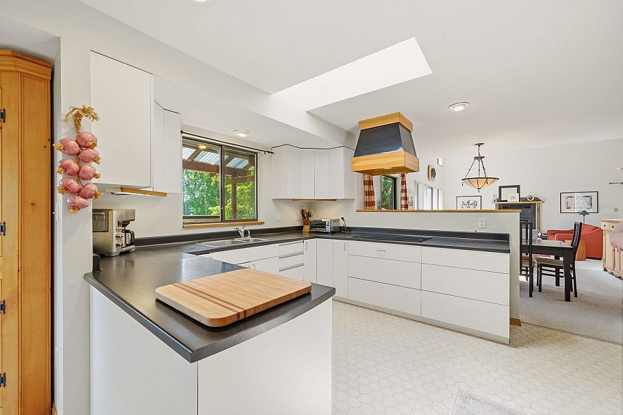 5481 Indian River Drive North Vancouver, BC - 8