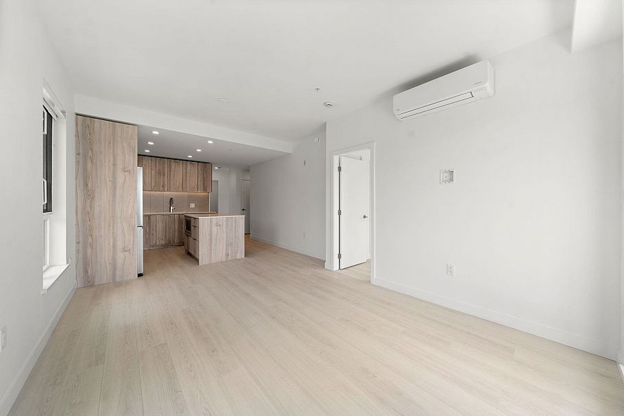 404 3594 Malsum Drive North Vancouver, BC - 5