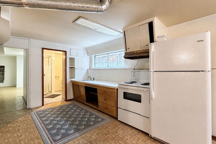 817 W 64th Avenue Vancouver, BC - 29