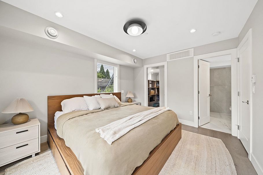 2 233 W 5th Street North Vancouver, BC - 16