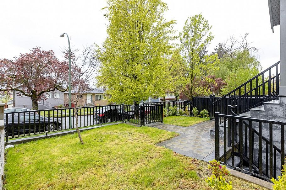 333 E 64th Avenue Vancouver, BC - 4