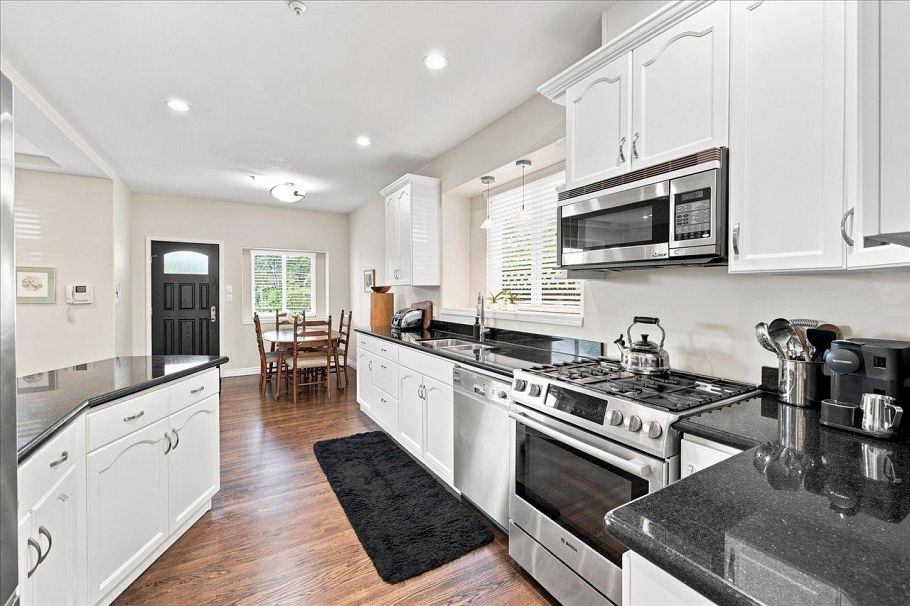 3493 Oxford Street Vancouver, BC - 9