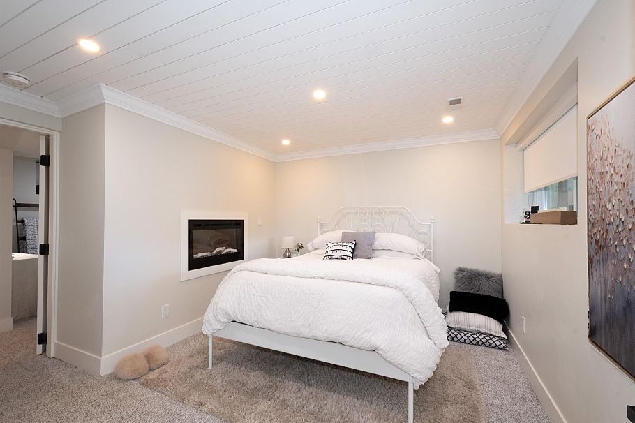 3067 Plymouth Drive North Vancouver, BC - 35
