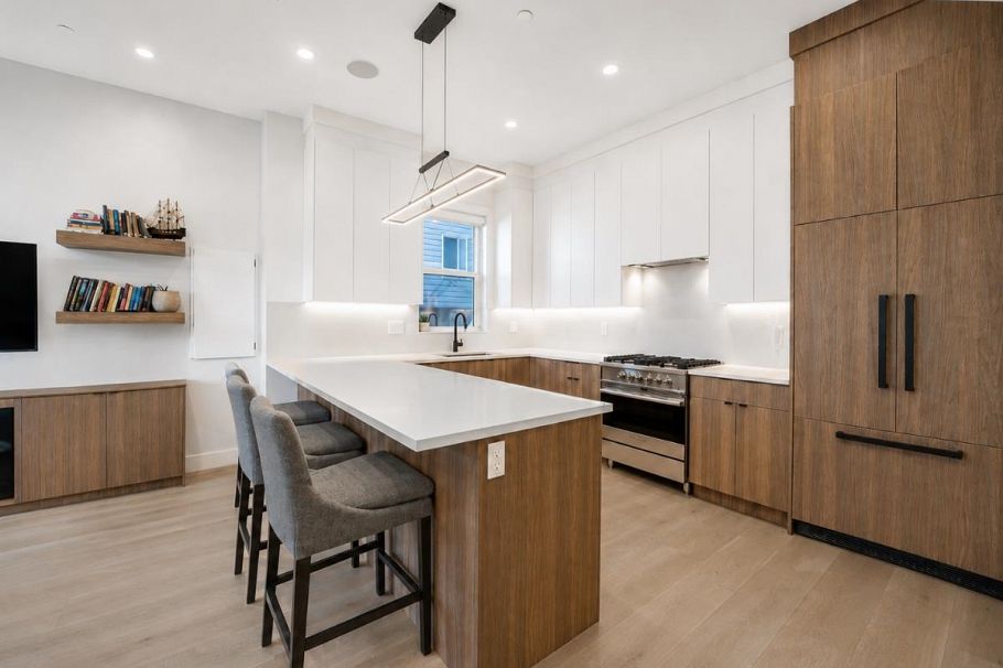 1907 E 40th Avenue Vancouver, BC - 1