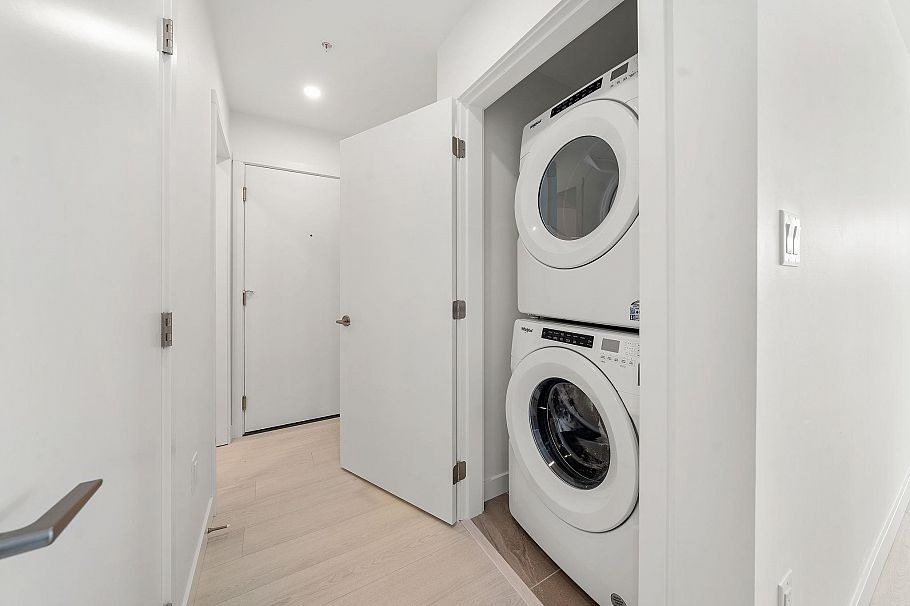 404 3594 Malsum Drive North Vancouver, BC - 20