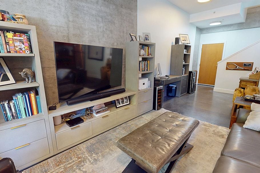 357 E 11th Avenue Vancouver, BC - 4