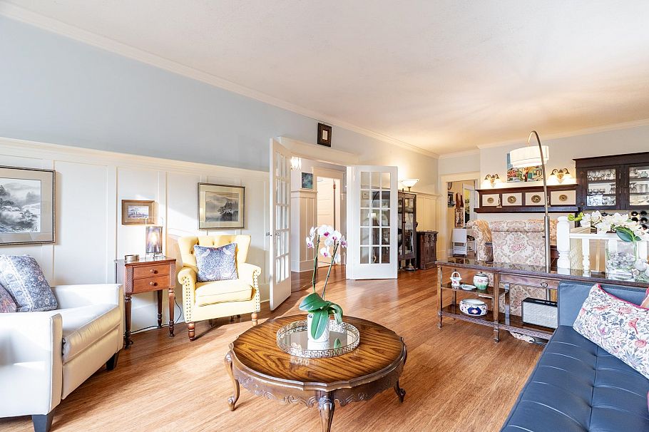 114 W Kings Road North Vancouver, BC - 16