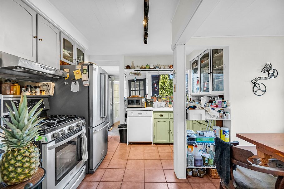 319 E 27th Street North Vancouver, BC - 25