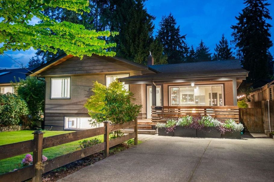 1218 W 22nd Street North Vancouver, BC - 1