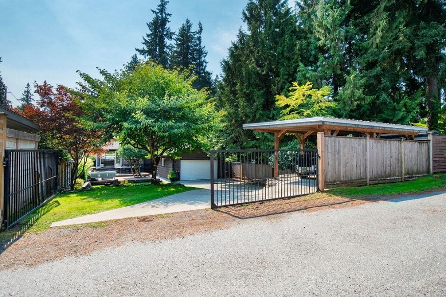 1218 W 22nd Street North Vancouver, BC - 18