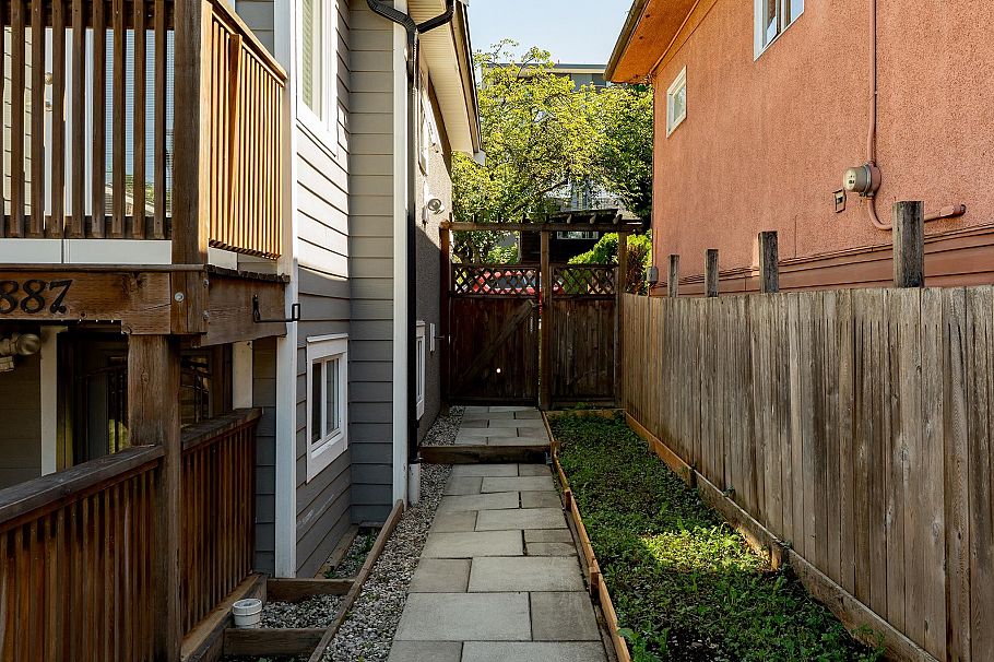 4883 Beatrice Street Vancouver, BC - 23