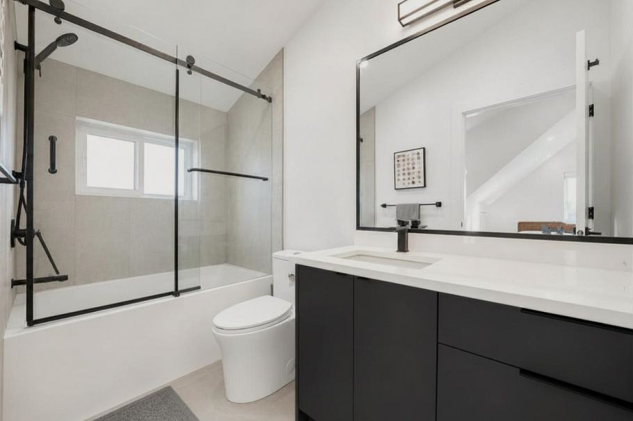 1907 E 40th Avenue Vancouver, BC - 8