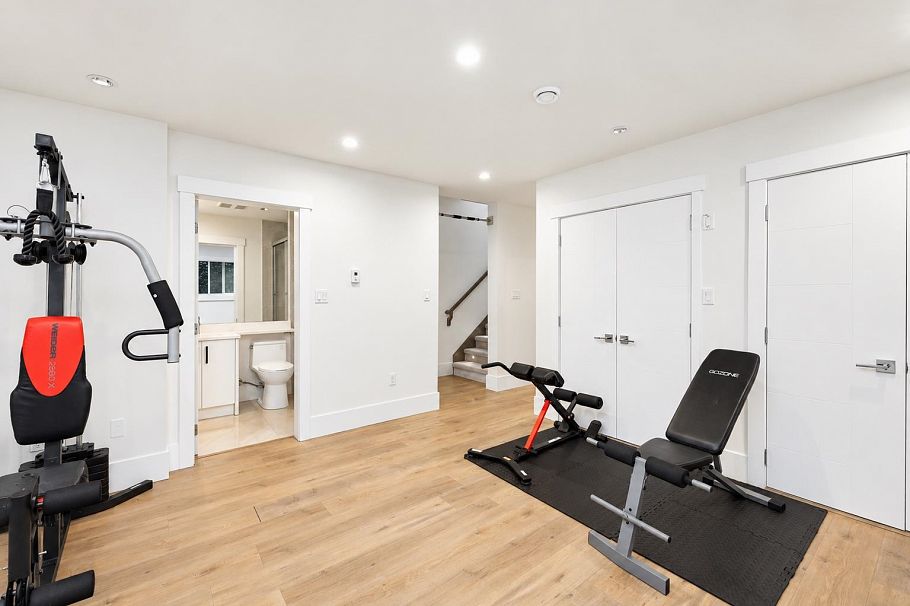 344 E 21 Street North Vancouver, BC - 32