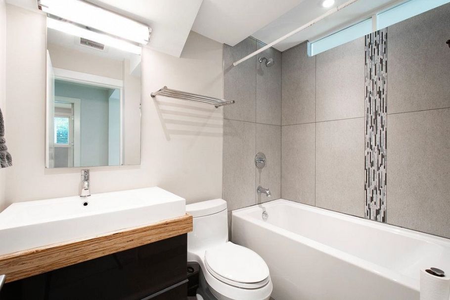 1218 W 22nd Street North Vancouver, BC - 24