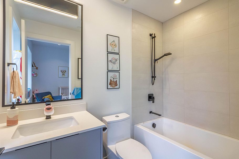 3063 Graveley Street Vancouver, BC - 30