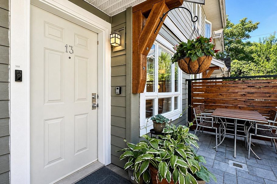 13 915 Tobruck Avenue North Vancouver, BC - 14