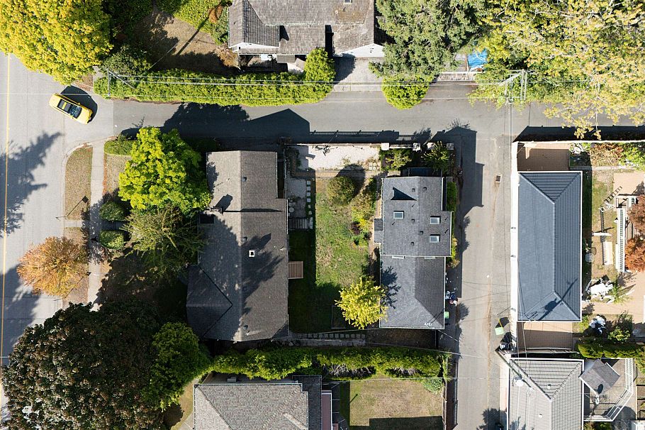 1441 W 49th Avenue Vancouver, BC - 8