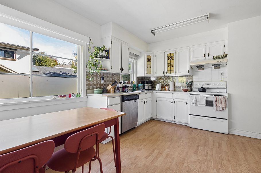 1441 W 49th Avenue Vancouver, BC - 28