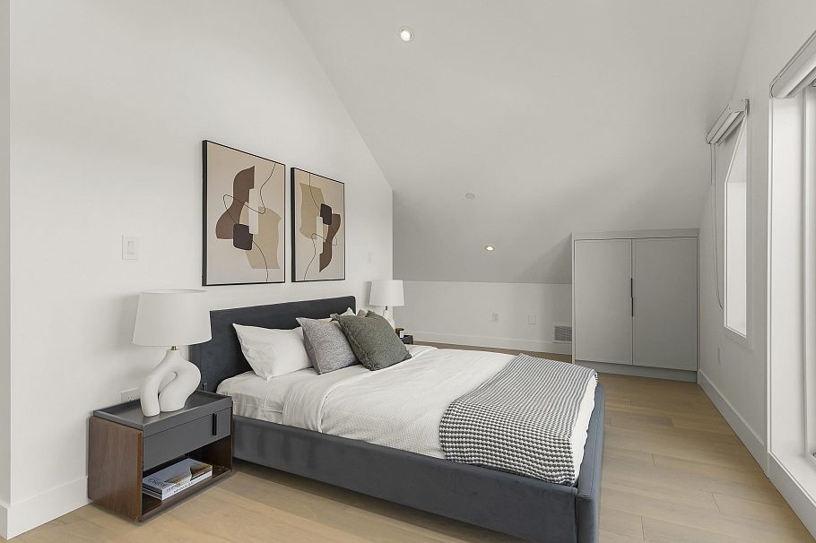 2 3255 W 13th Avenue Vancouver, BC - 13