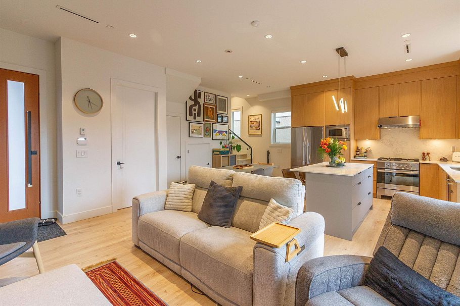 3063 Graveley Street Vancouver, BC - 4