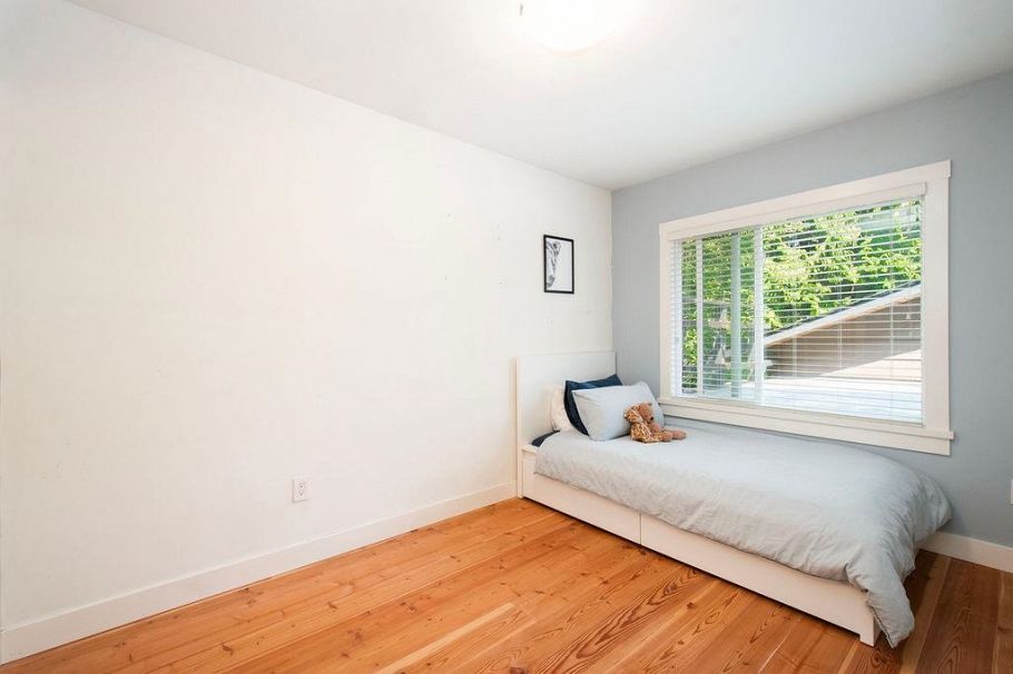 1218 W 22nd Street North Vancouver, BC - 21