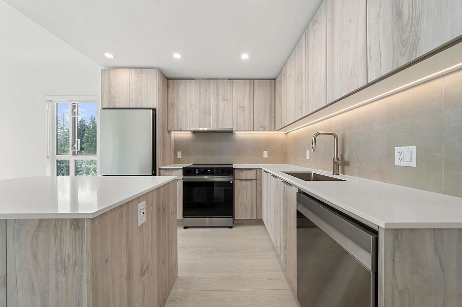 404 3594 Malsum Drive North Vancouver, BC - 6